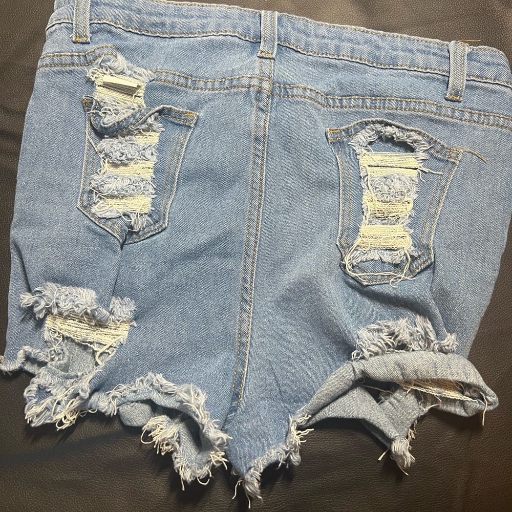 Shorts - Picture 2 of 3